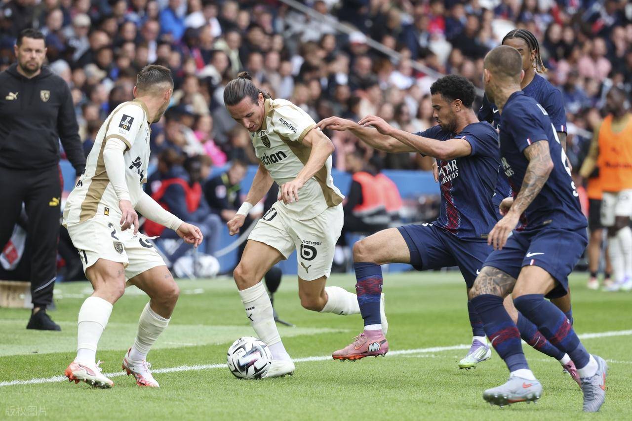 开云体育投注平台风云突变！巴黎圣日耳曼集结日更衣室发声，NBA常规赛版图或变，球迷炸锅，阵容厚度经受考验的简单介绍