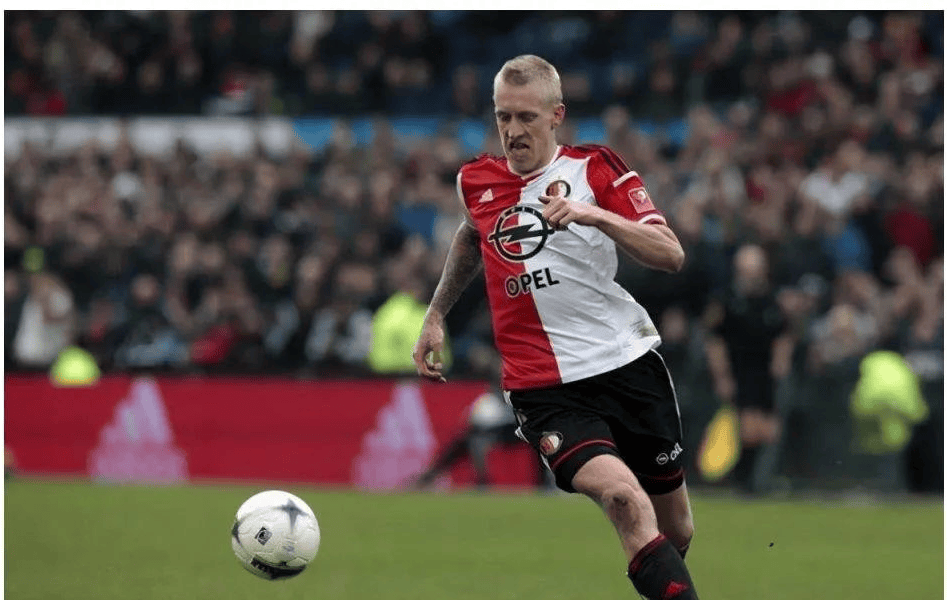 关于关键时刻荷甲焦点战，费耶诺德伤情更新，态度坚定，轮换策略成焦点的信息