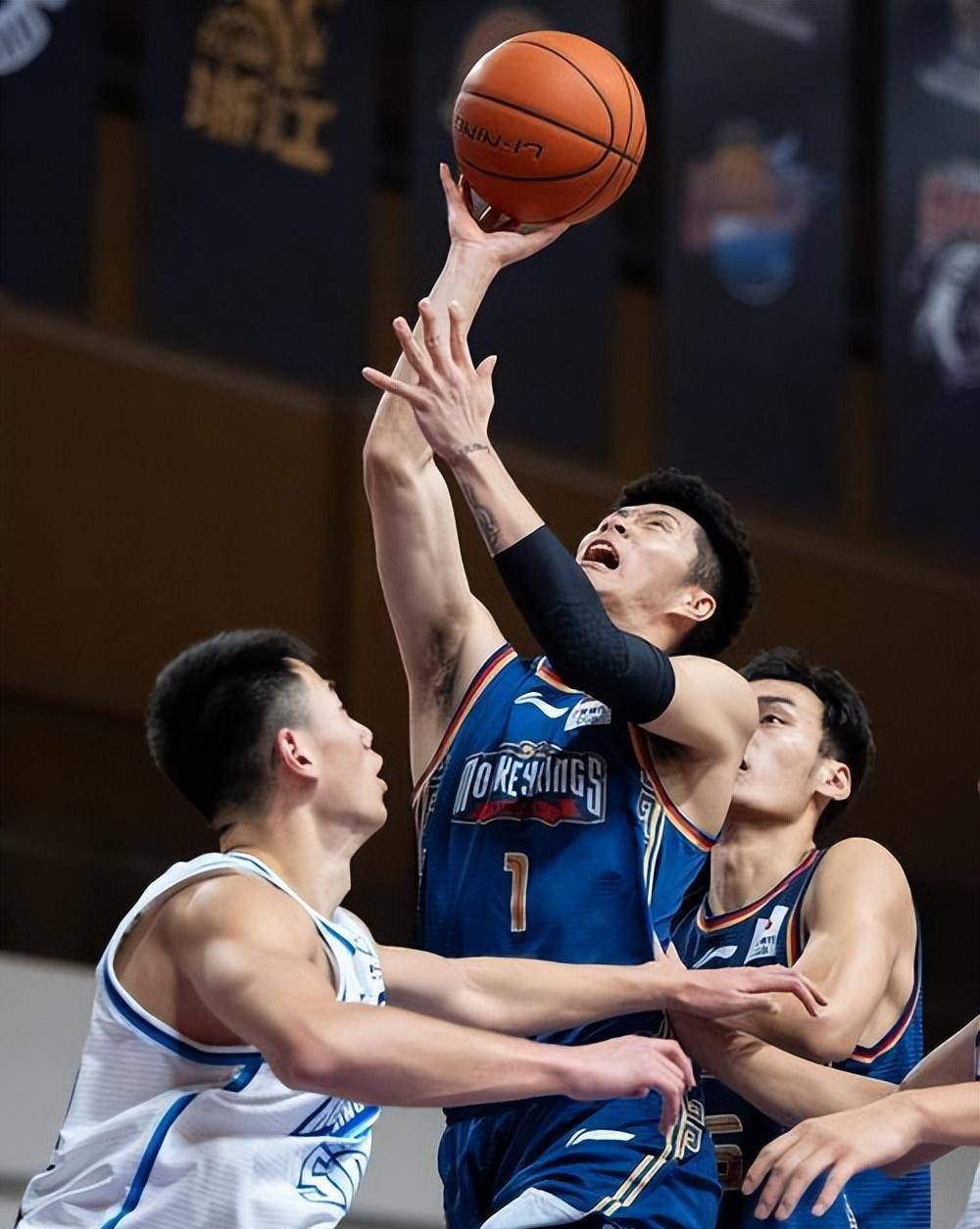 国际比赛日体能课后,西汉姆战术微调备战CBA季后赛,震撼外界,团队化学反应显著的简单介绍 国际比赛日体能课后,西汉姆战术微调备战CBA季后赛,震撼外界,团队化学反应显著的简单介绍