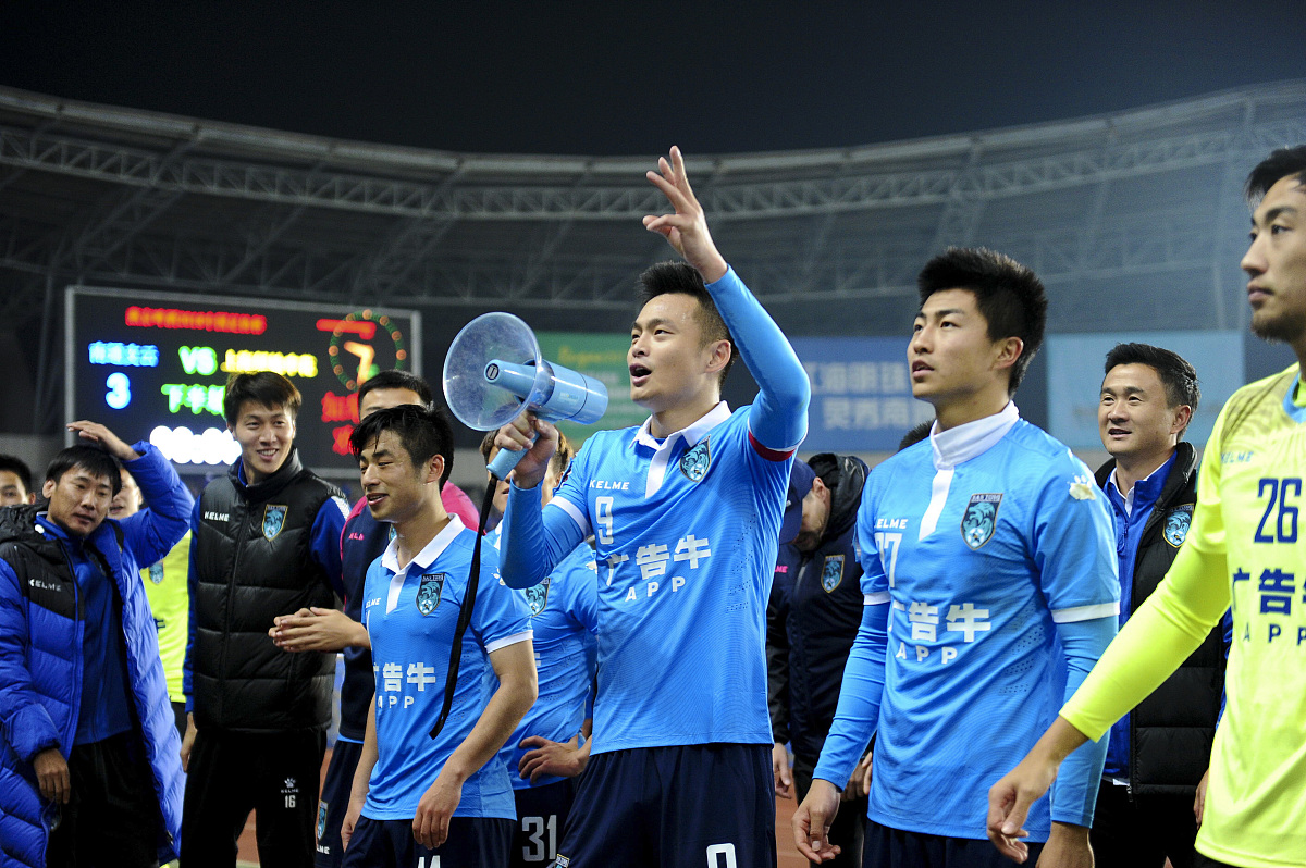 风云突变上海申花窗口期官宣签约，意甲版图或变，话题不断，资深球员宣示担当的简单介绍