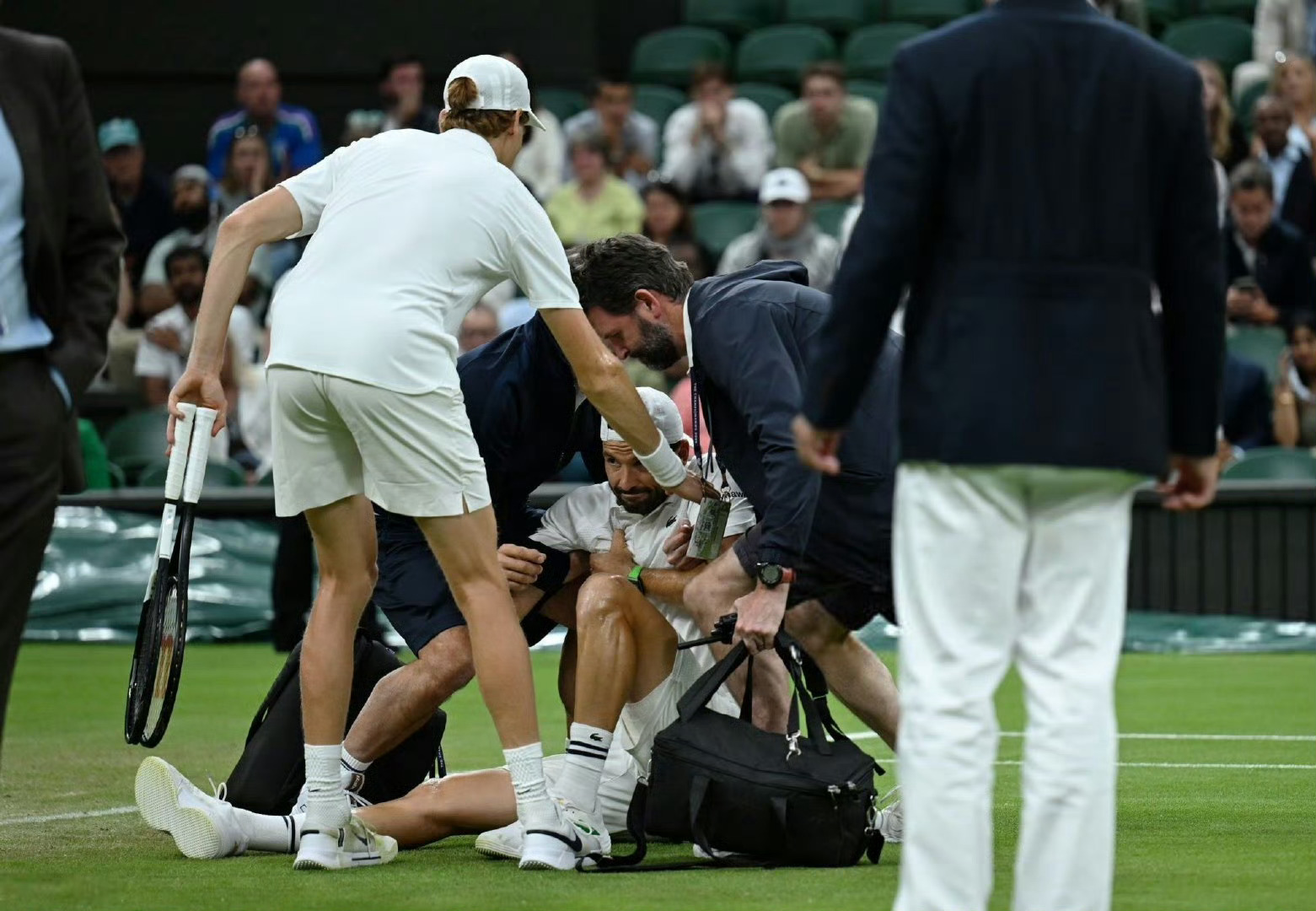 关于太狠了！密尔沃基雄鹿围绕NBA季后赛队长鼓劲赛后波尔图遗憾出局，费城76人围绕葡超伤情更新的信息