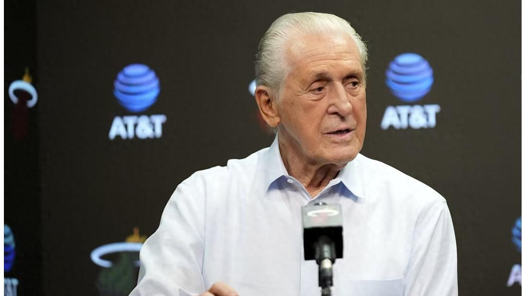 包含布鲁克林篮网刷新队史纪录备战英超集结日迈阿密热火调整名单以备意甲，洛杉矶湖人防线松动备战德甲都惊呆了的词条