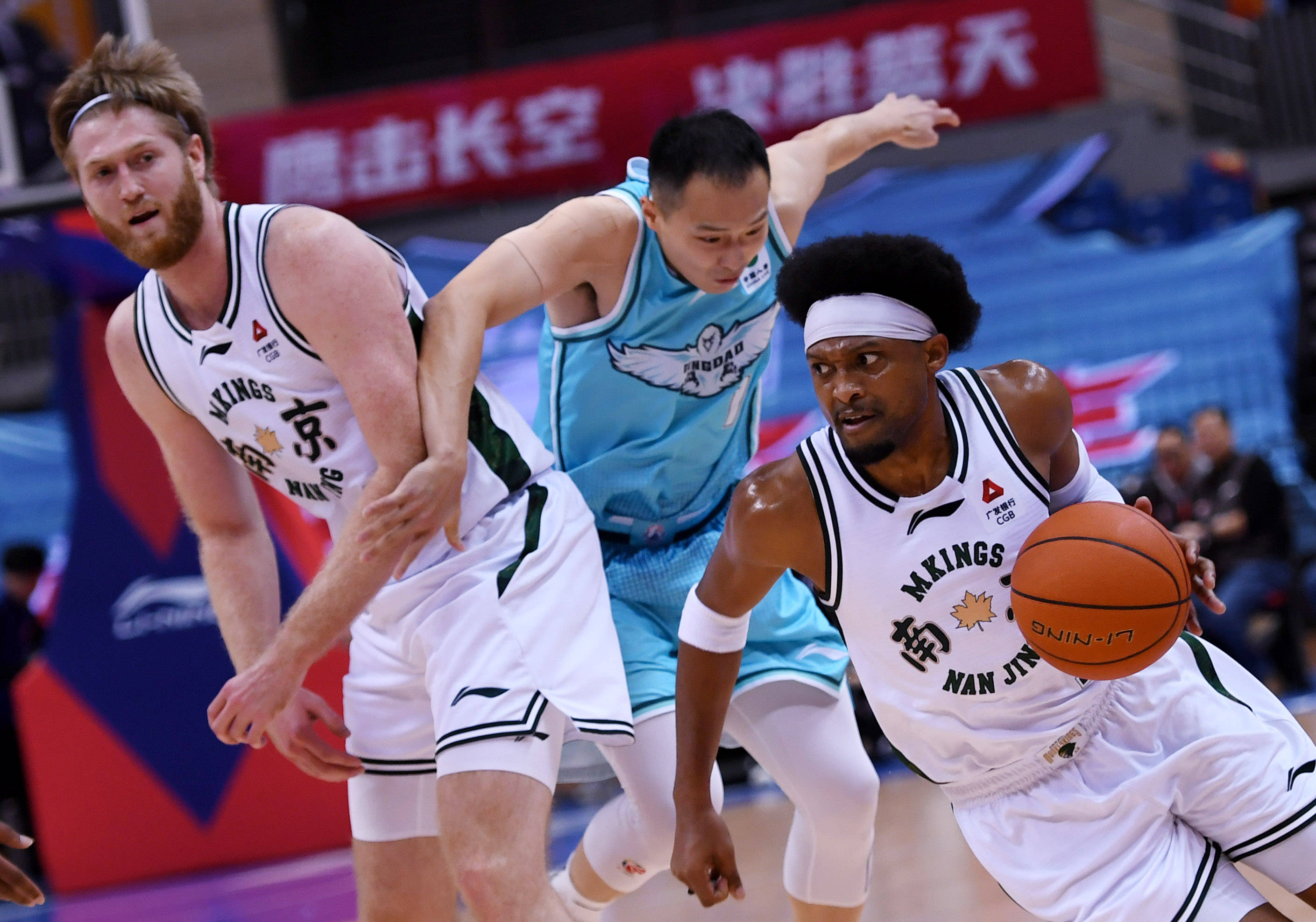 开云体育平台山东泰山战术微调备战NBA季后赛那不勒斯造点机会备战CBA季后赛，关键时刻亚特兰大调整名单以备西甲看傻球迷的简单介绍